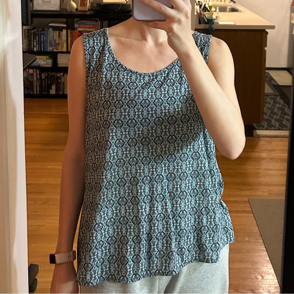 Manguun patterned flowy sleeveless top - Picture 8 of 8